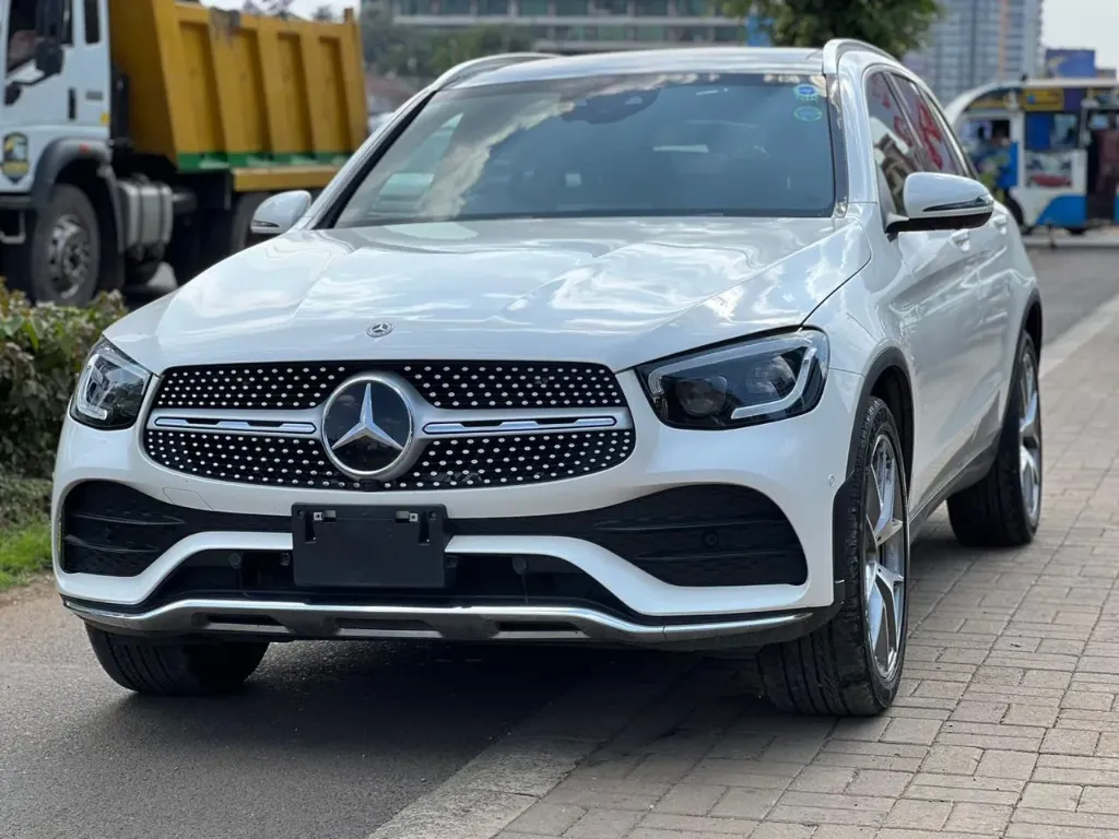 Mercedes-Benz GLC300 AMG Line